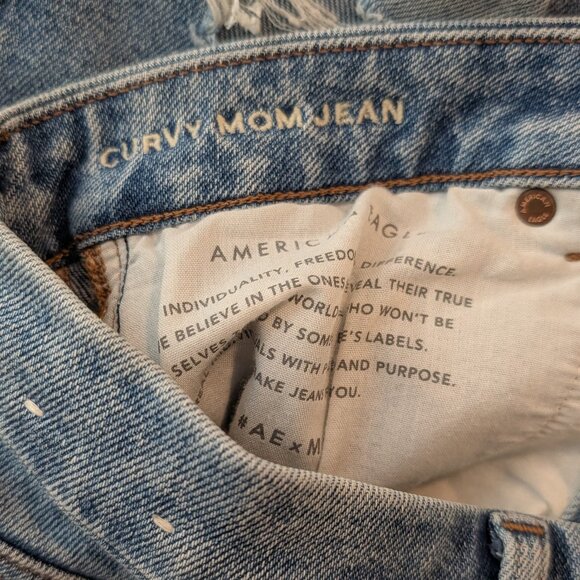 American Eagle Medium Wash Distressed Curvy Mom Jeans - Picture 5 of 6